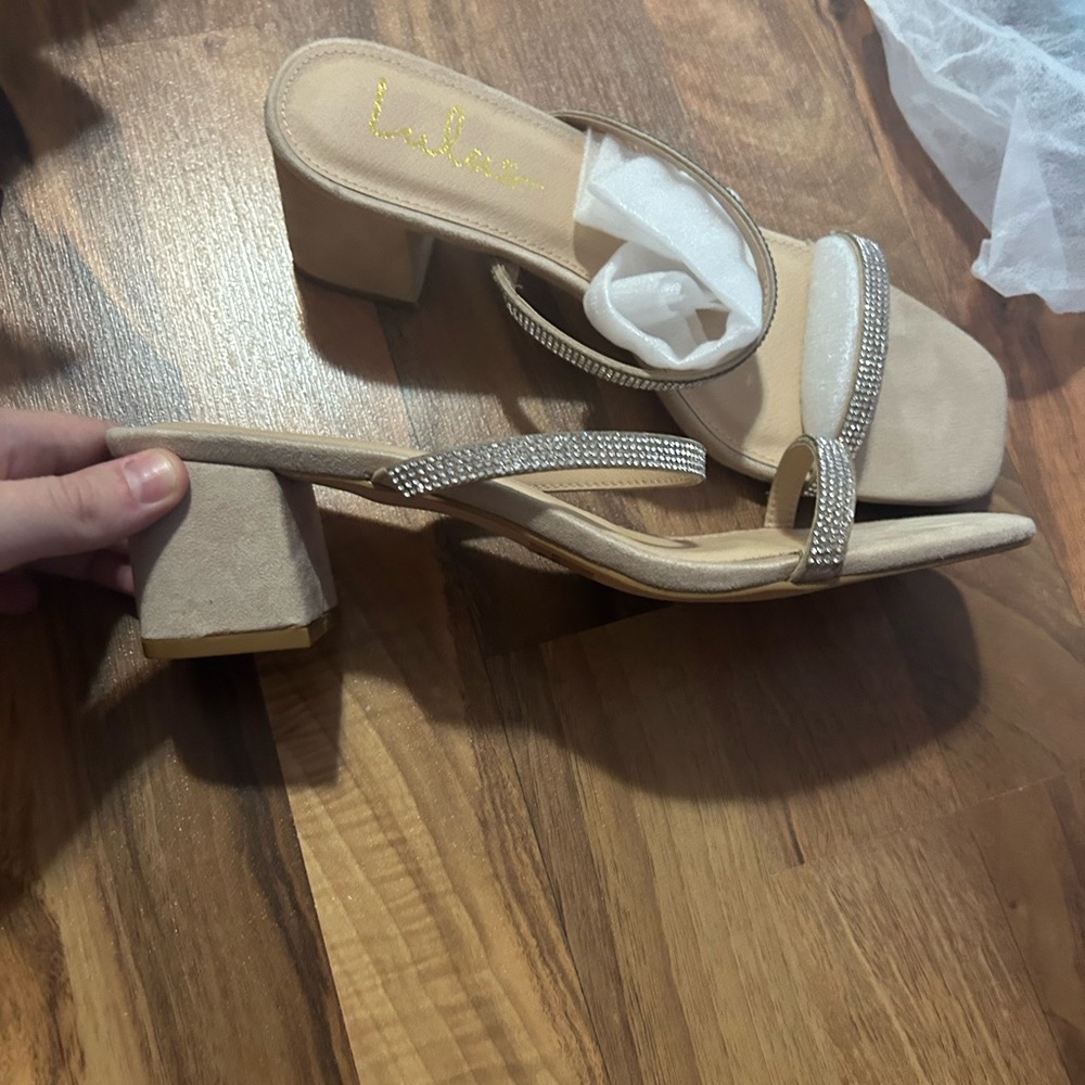 Lulus Luxe Suede Natural tan & rhinestone sandal NIB/NWT size 10, 2" heel